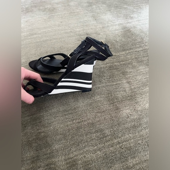 Ann Taylor Strappy Wedge Stripe Heels 7.5 - Picture 3 of 6